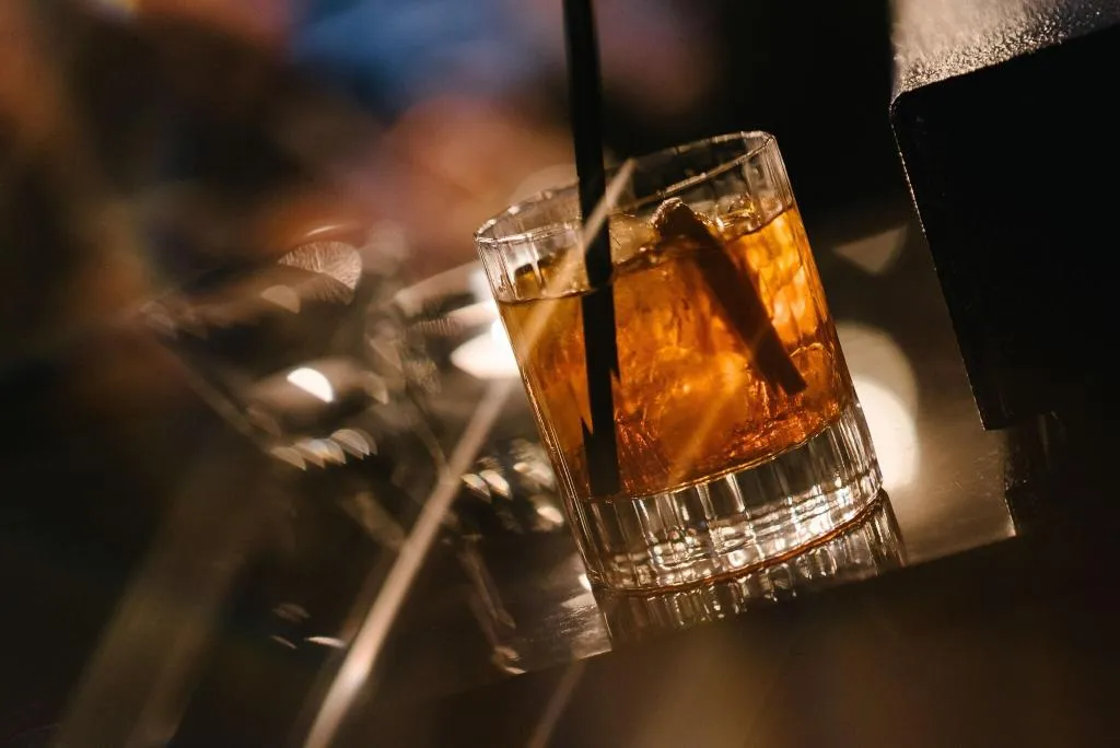 Bar, Windsor, Milan