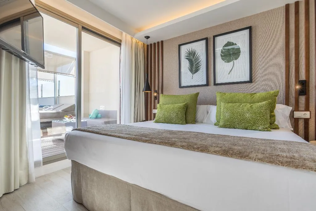SUITE CAPACITY 4 Room, Zafiro Palace Palmanova, Majorca