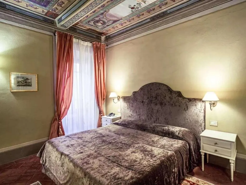 Room, Palazzo San Niccolo, Florence
