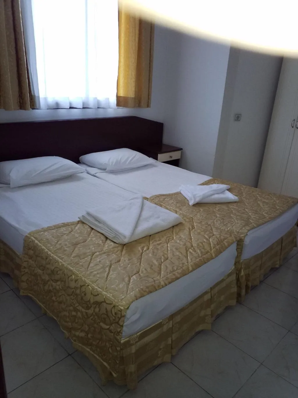 Room, Kamelya, Dalaman