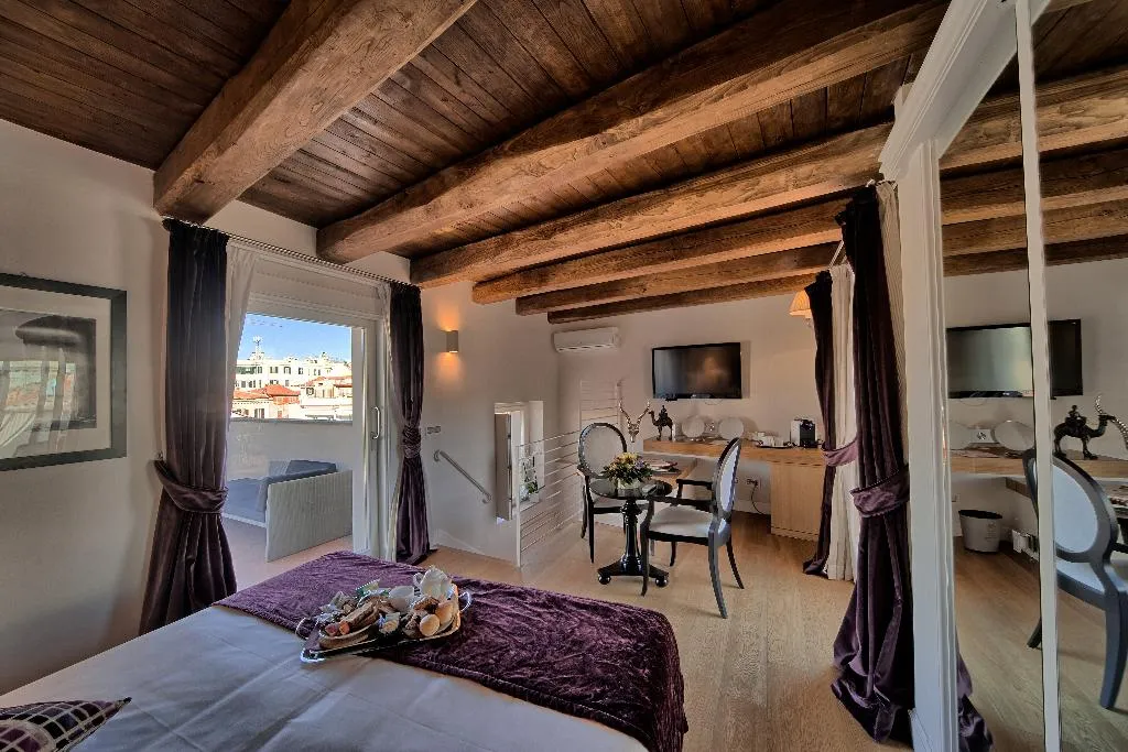 SUITE SUPERIOR Room, Trevi Palace Luxury Inn, Rome