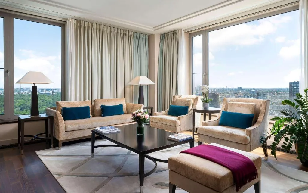 SUITE KING SIZE BED Room, Waldorf Astoria Berlin, Berlin
