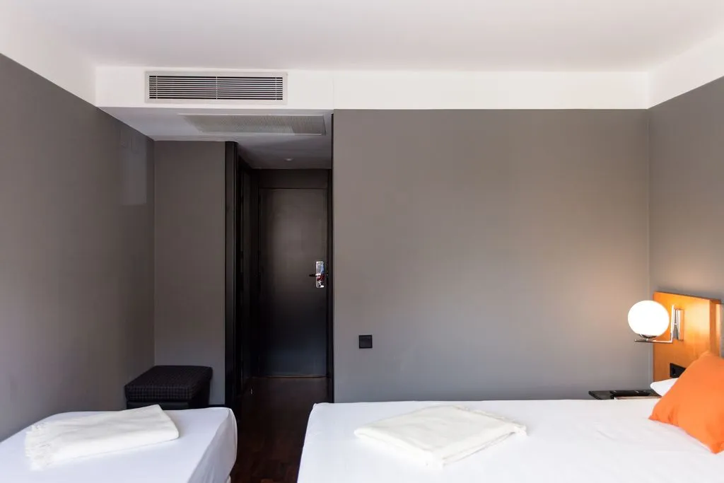 TRIPLE STANDARD Room, Malcom and Barret, Valencia