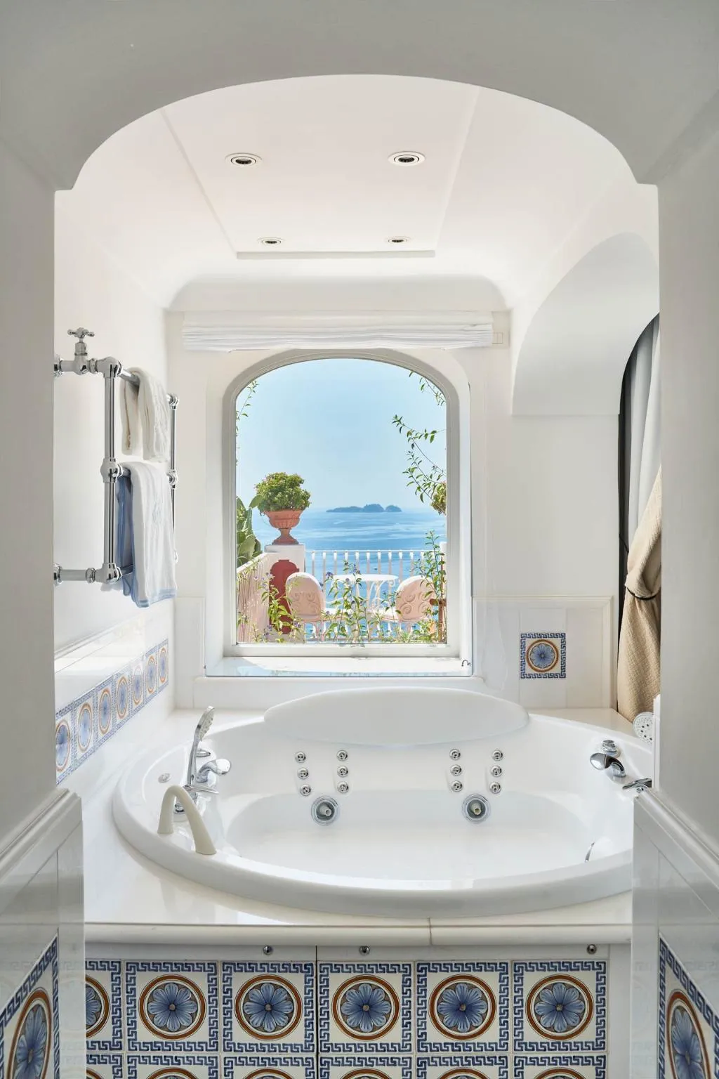 JUNIOR SUITE SUPERIOR SEA VIEW Room, Le Sirenuse, Naples