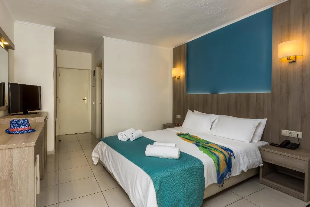 TRIPLE SUPERIOR Room, Hersonissos Central, Crete