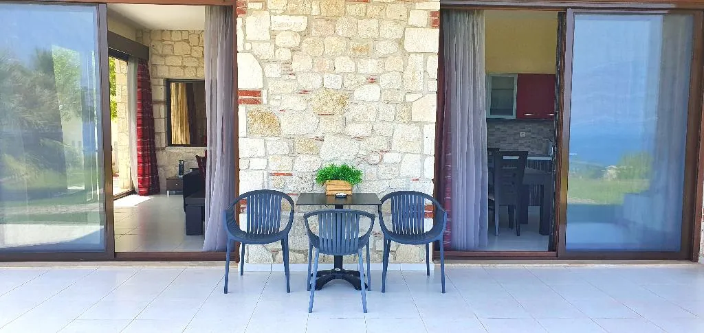 SUITE DELUXE ONE BED Room, Bungalow White Apartments and Suits, Halkidiki
