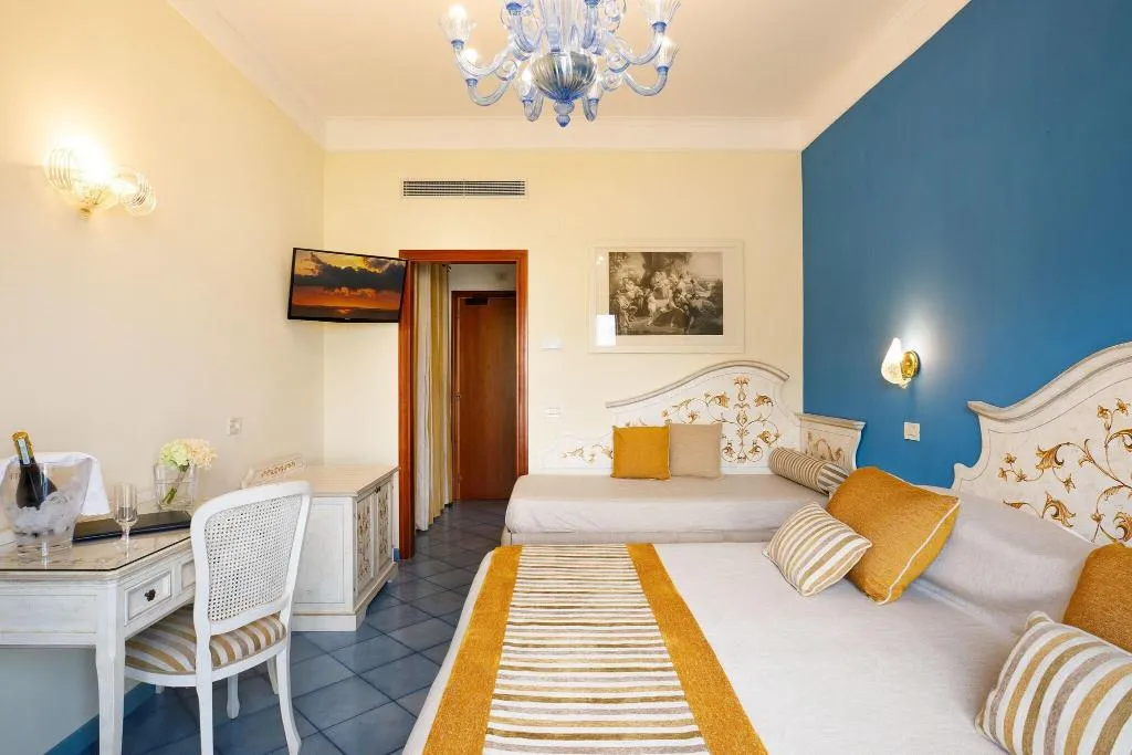 Double or Twin WITH BALCONY Room, Zi' Teresa, Naples