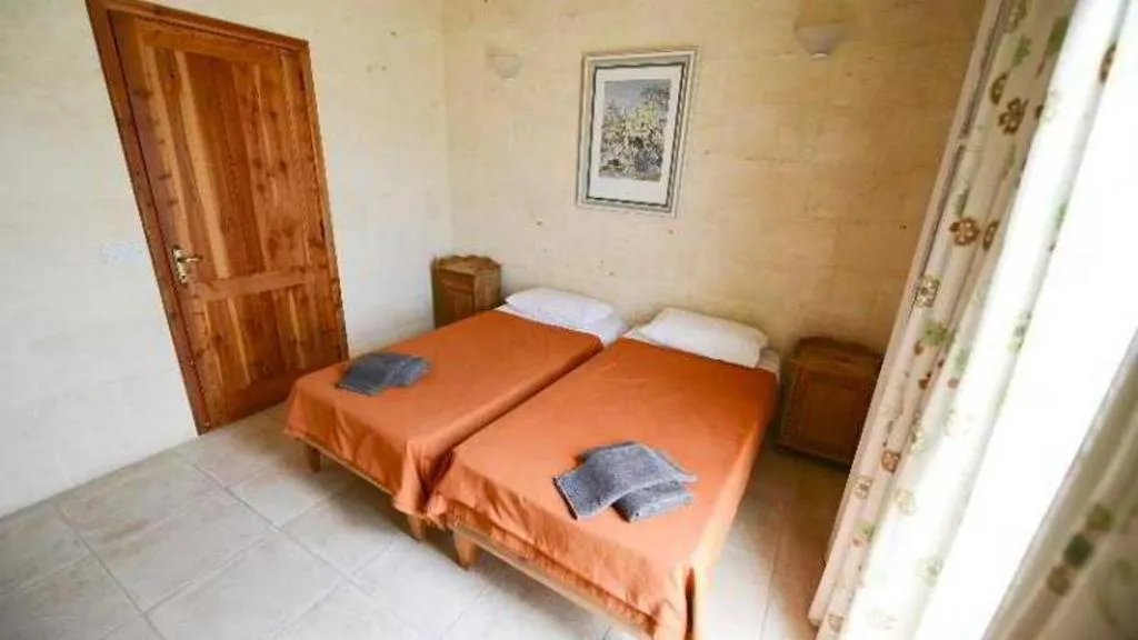 Room, Summerfield, Gozo