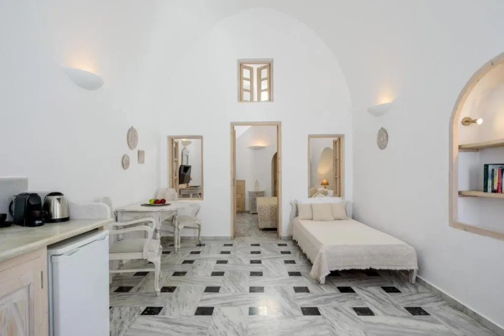 CAVE ONE BEDROOM ONE BATHROOM Room, Hotel Kallisto, Santorini