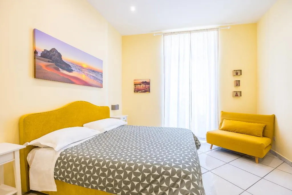 TRIPLE CLASSIC Room, La Casa Di Bruno, Naples