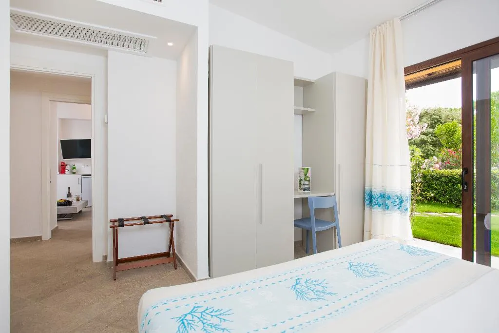 BUNGALOW CAPACITY 6 Room, Cormoran Hotel & Residence, Cagliari