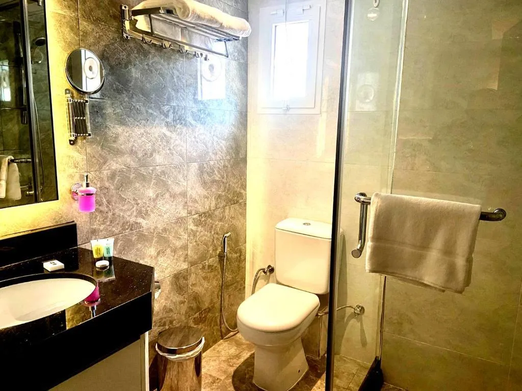 Double or Twin STANDARD Room, Concorde Palace Hotel, Dubai