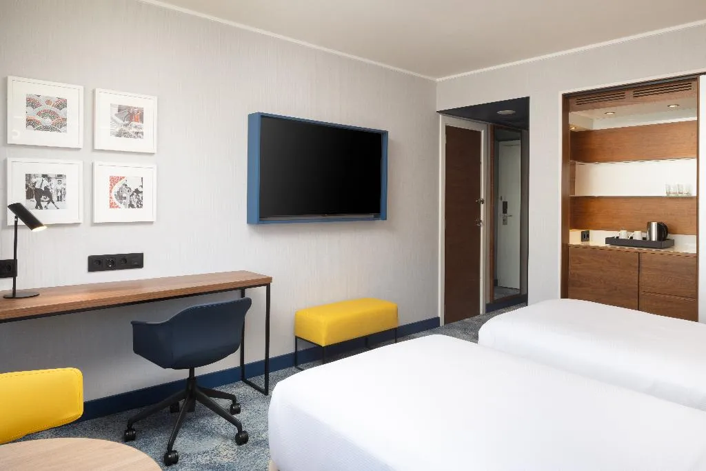 TWIN WITH VIEWS Room, Hilton Barcelona, Barcelona