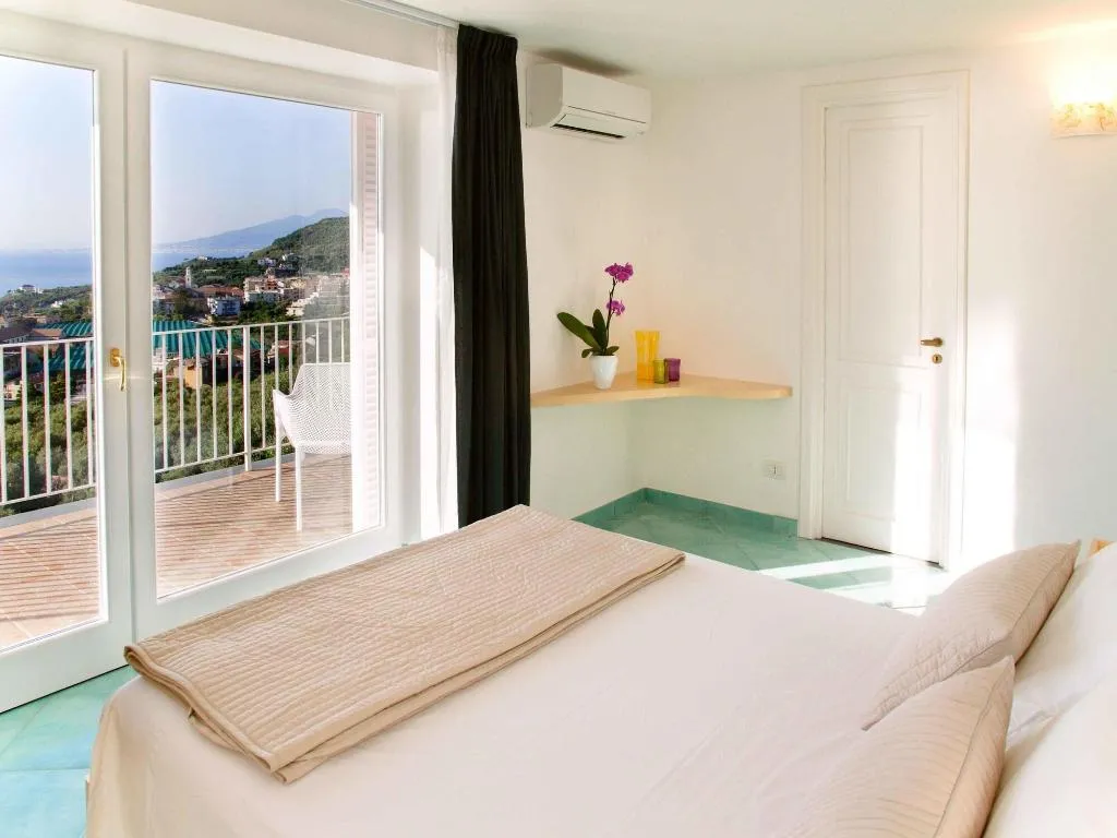 Room, Antonio Massa Lubrense, Naples