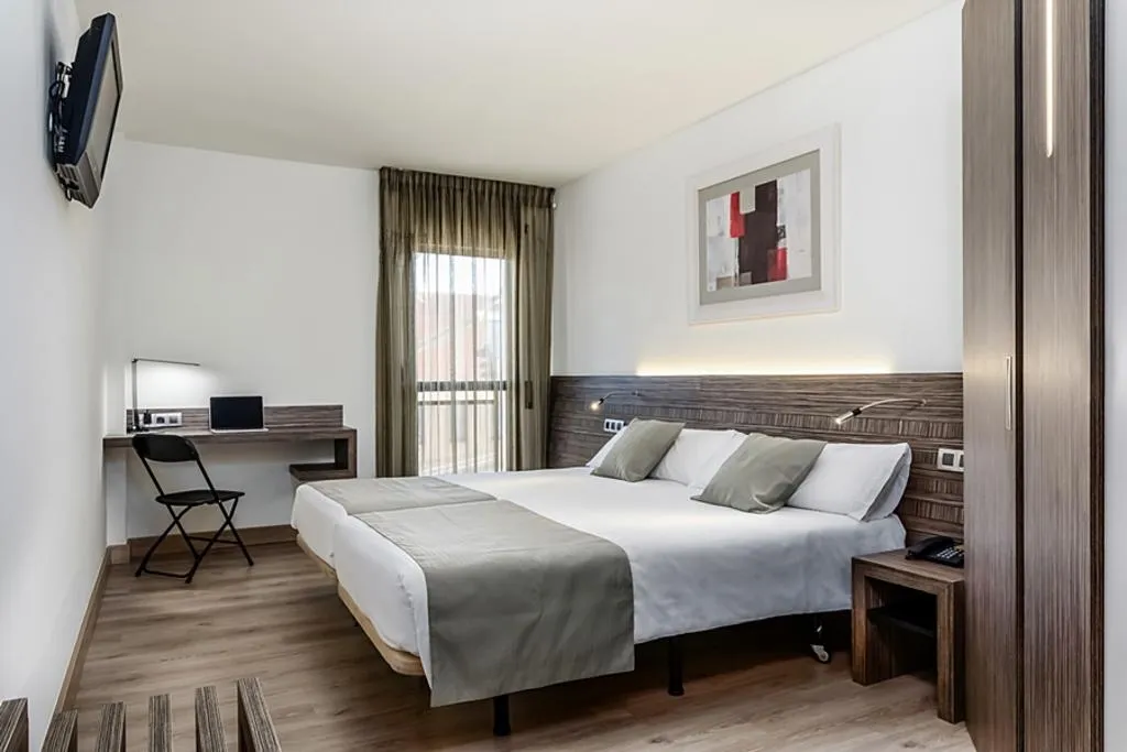 Room, HC Mollet Barcelona, Barcelona