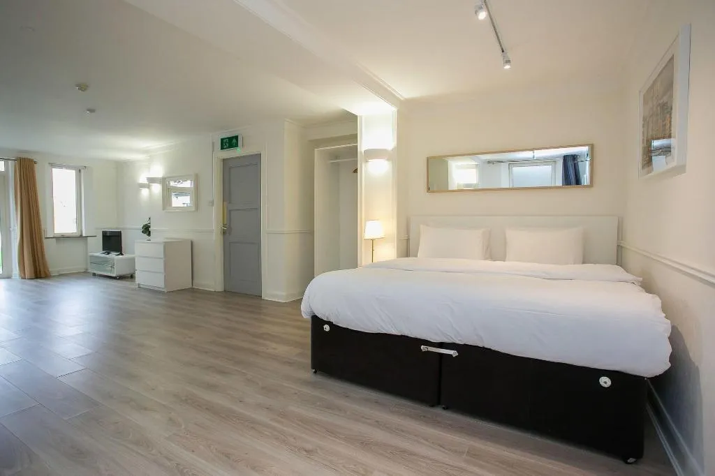 Room, Ballsbridge Townhouse - Merrion Road, Dublin