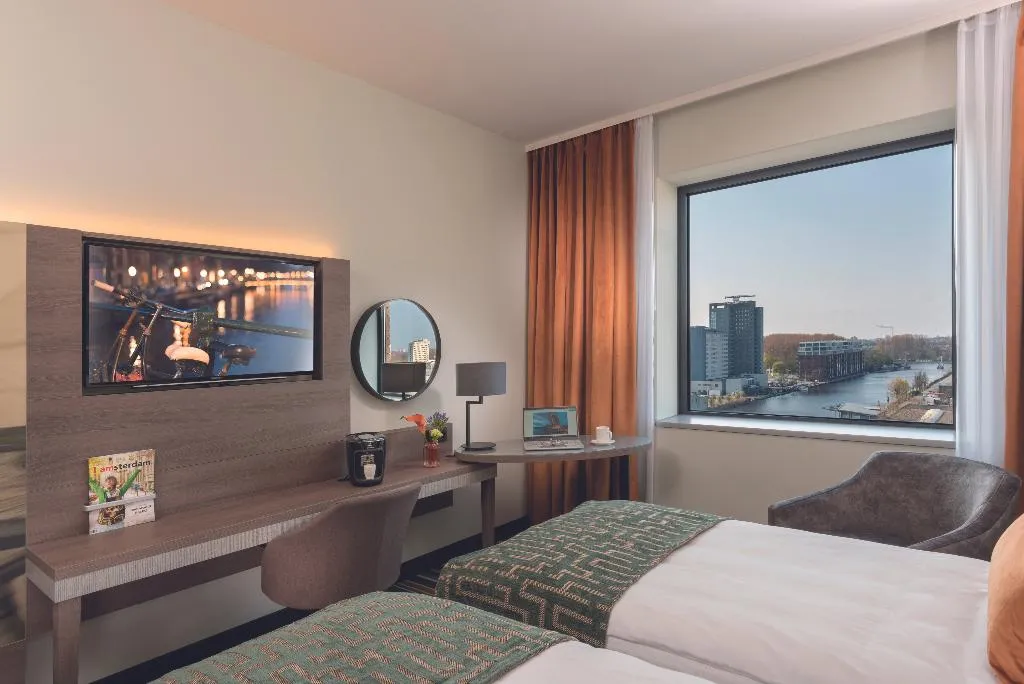 TWIN COMFORT Room, Leonardo Royal Hotel Amsterdam, Amsterdam