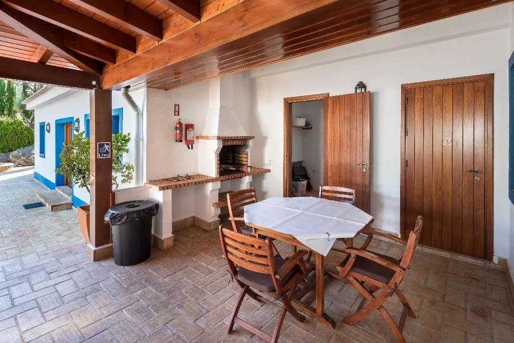 VILLA THREE BEDROOMS Room, Shantivillas, Algarve