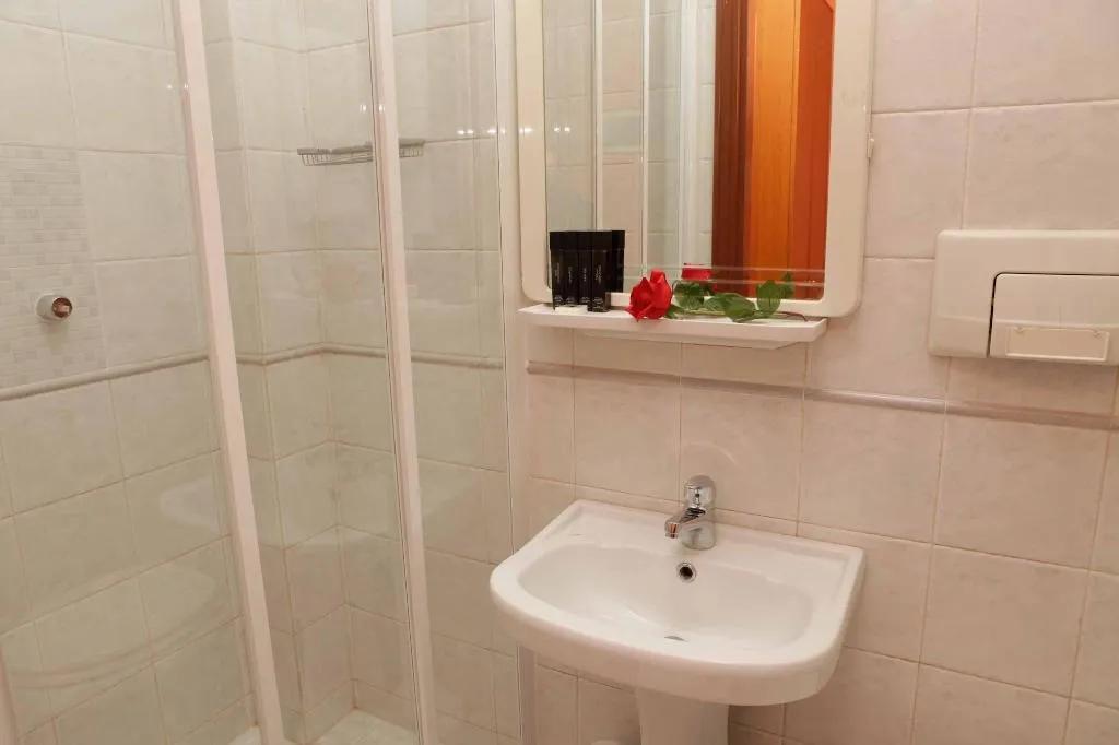 Room, Hotel Pisa, Naples