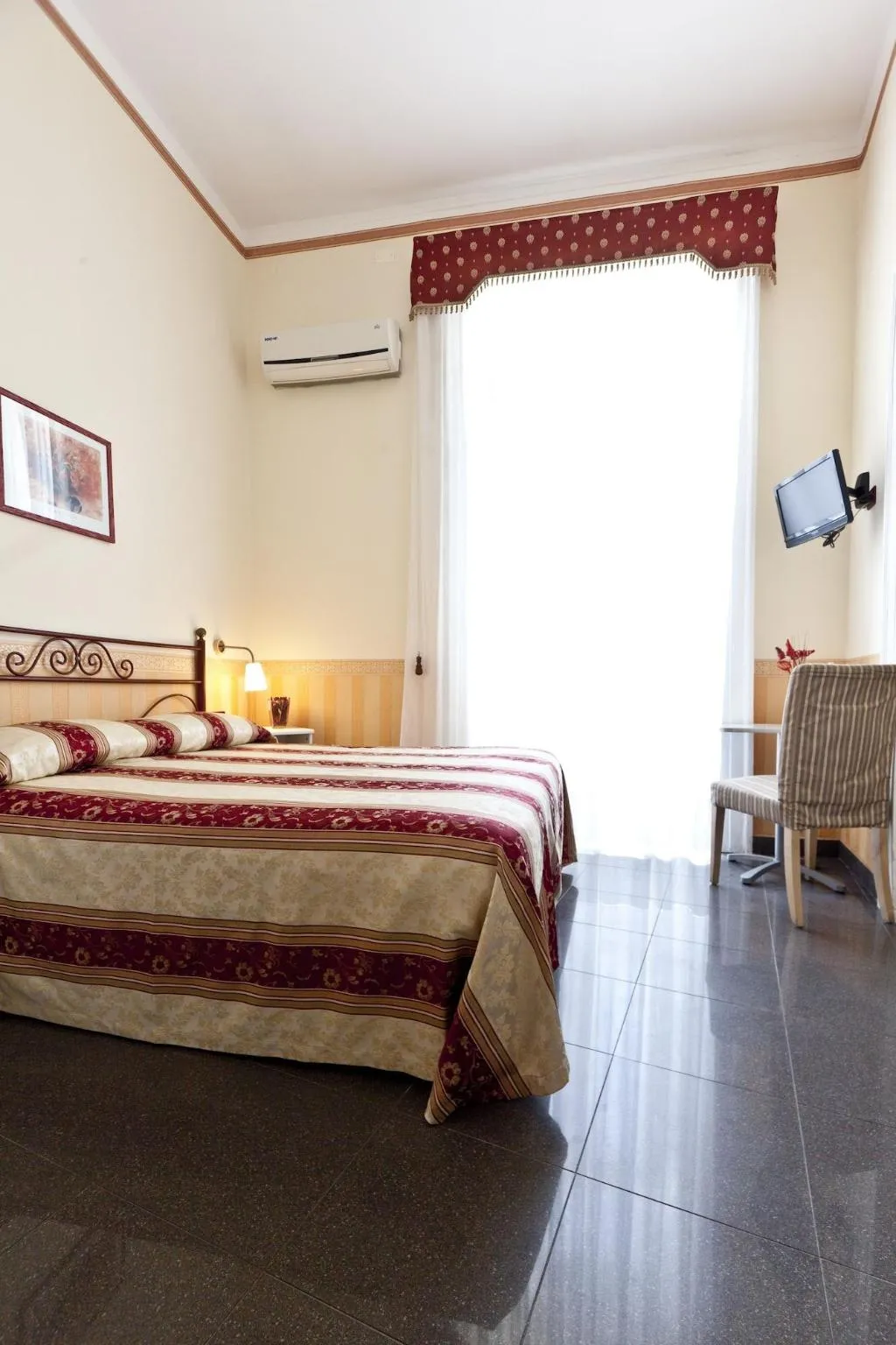 Room, Medinaples, Naples