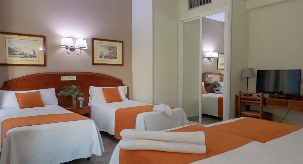 QUADRUPLE STANDARD Room, San Lorenzo, Madrid