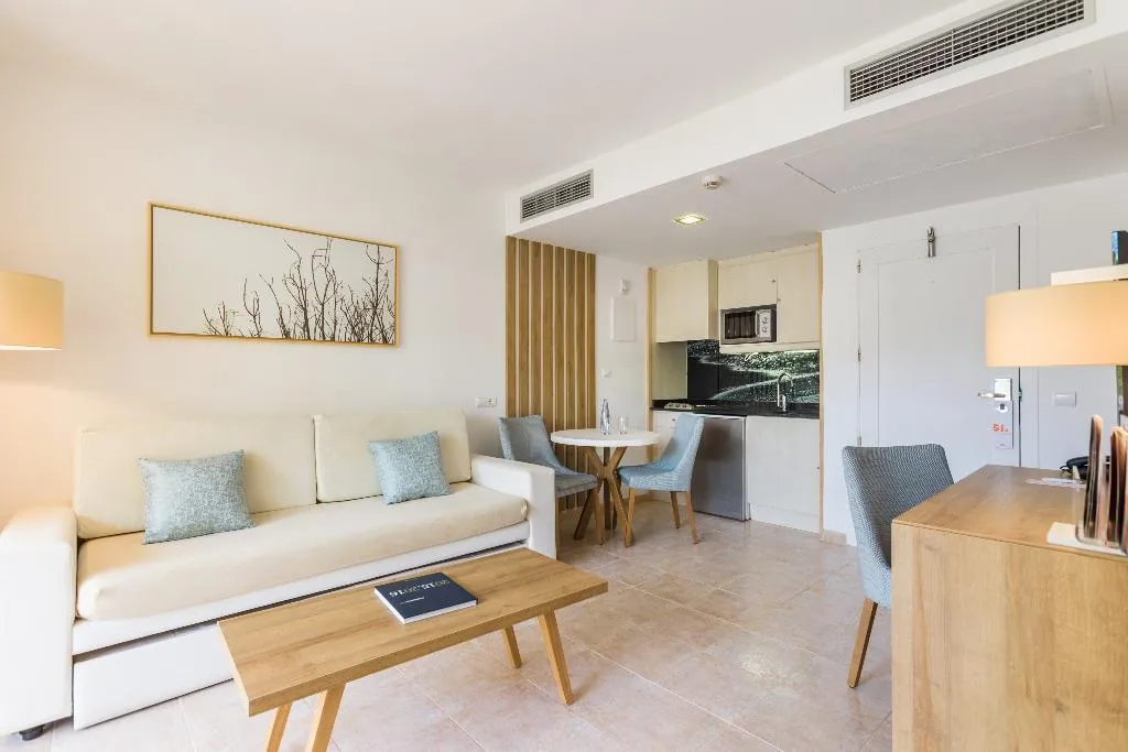 APARTMENT POOL VIEW Room, Zafiro Palmanova, Majorca