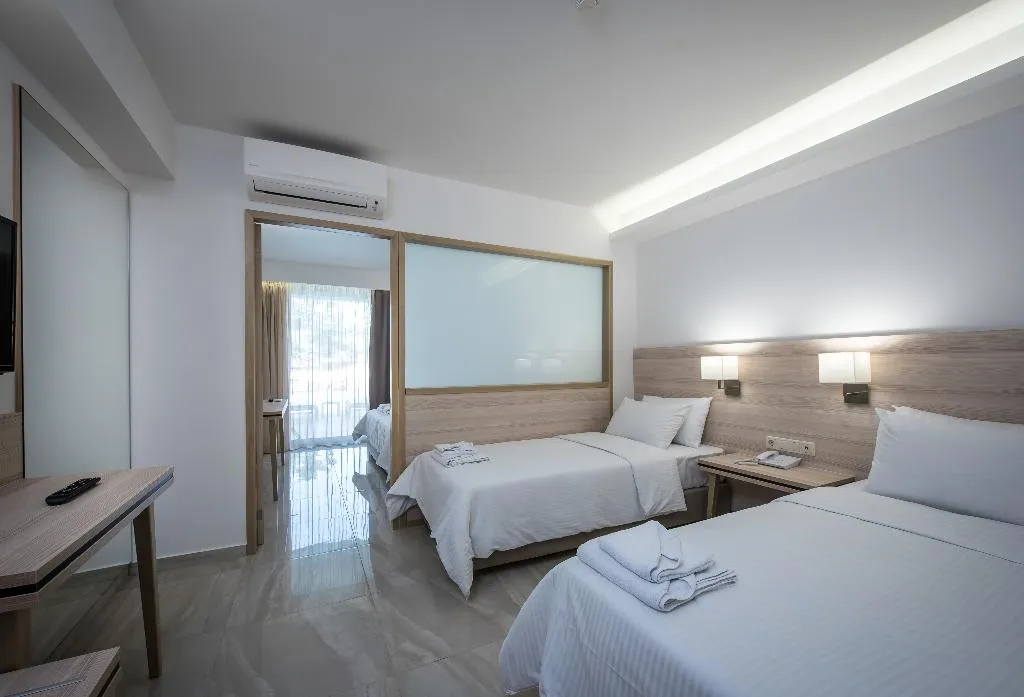 SUITE CAPACITY 4 Room, Gouves Water Park Holiday Resort, Crete