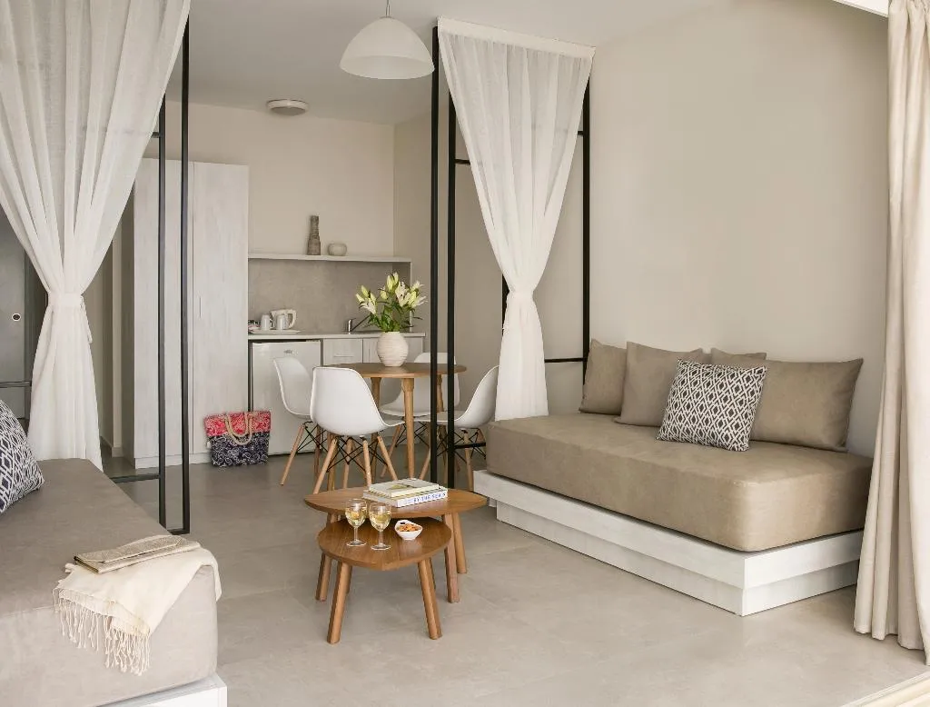 SUITE POOL VIEW ONE BEDROOM Room, Louis Paphos Breeze, Cyprus