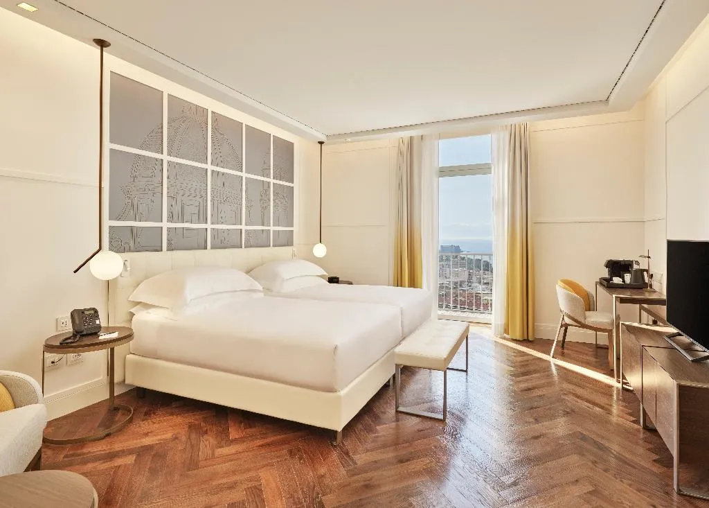 TWIN SUPERIOR SEA VIEW Room, de Bonart Naples-Curio Collection by Hilton, Naples