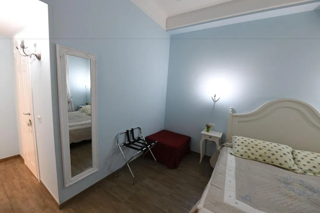 Room, Buonanotte Roma 2, Naples
