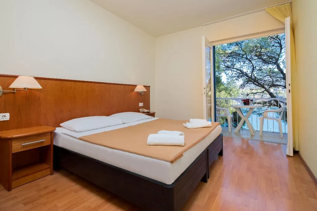 Room CLASSIC TWO DOUBLE BEDS Room, Fontana Resort, Split
