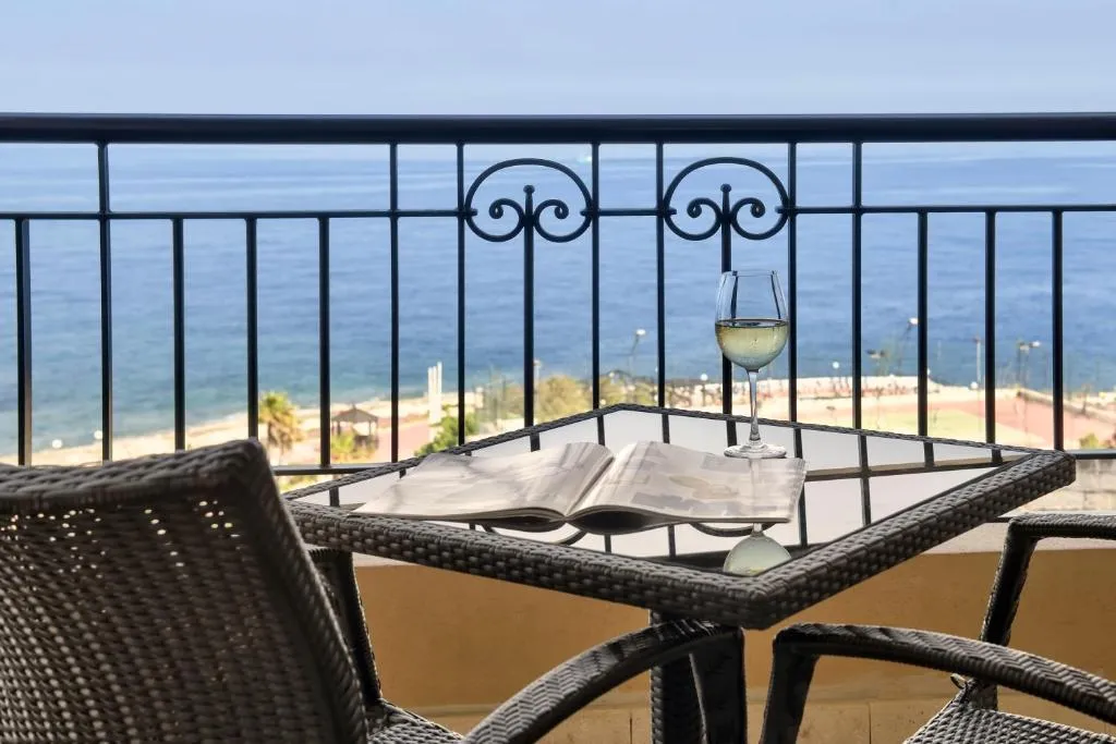 DOUBLE DELUXE SEA VIEW Room, Corinthia Hotel St Georges Bay, Malta