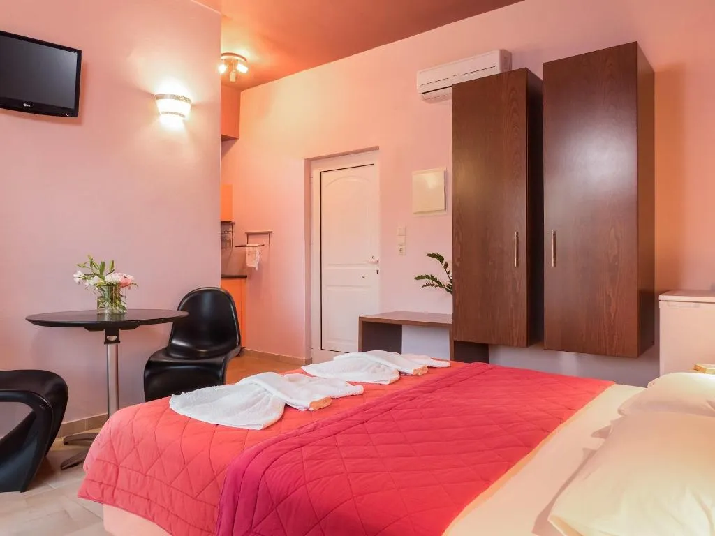 Room, Petritos Rooms And Studios, Crete