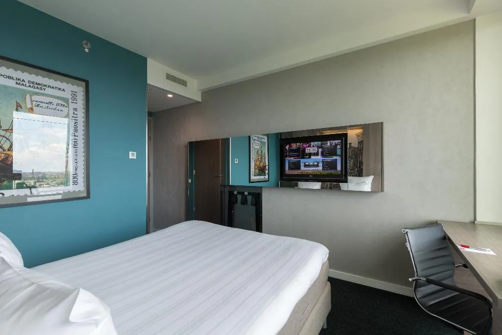 DOUBLE DELUXE QUEEN BED Room, Leonardo Hotel Amsterdam Rembrandtpark, Amsterdam