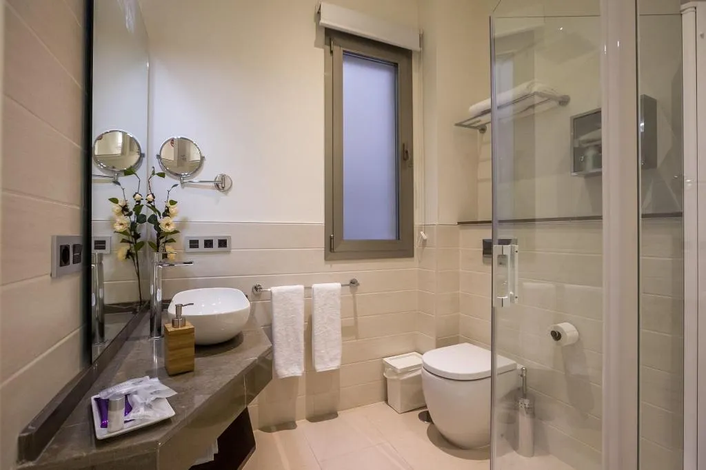 Room, Puerta Catedral Vinuesa15, Seville