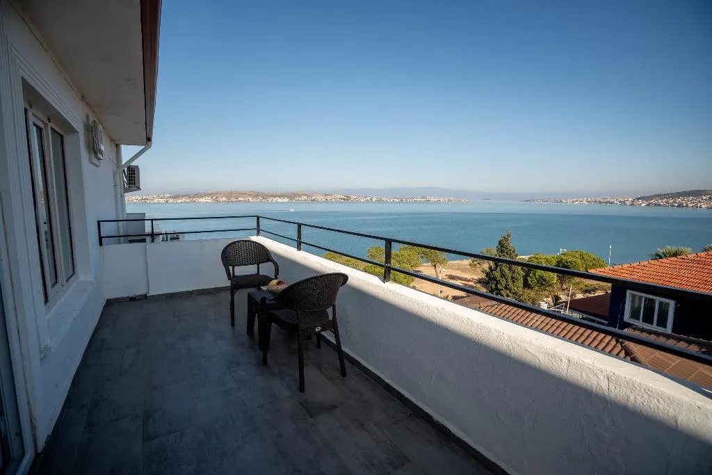 TRIPLE DELUXE SEA VIEW Room, Camlik 87 Hotel Ayvalik, Izmir