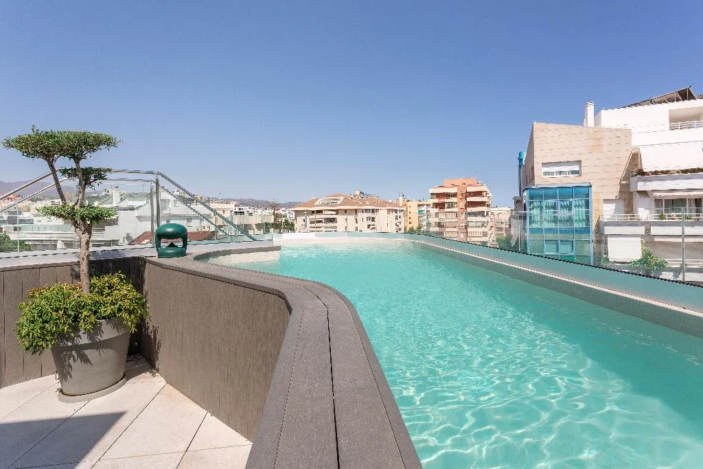 Pool, Lima, Costa Del Sol