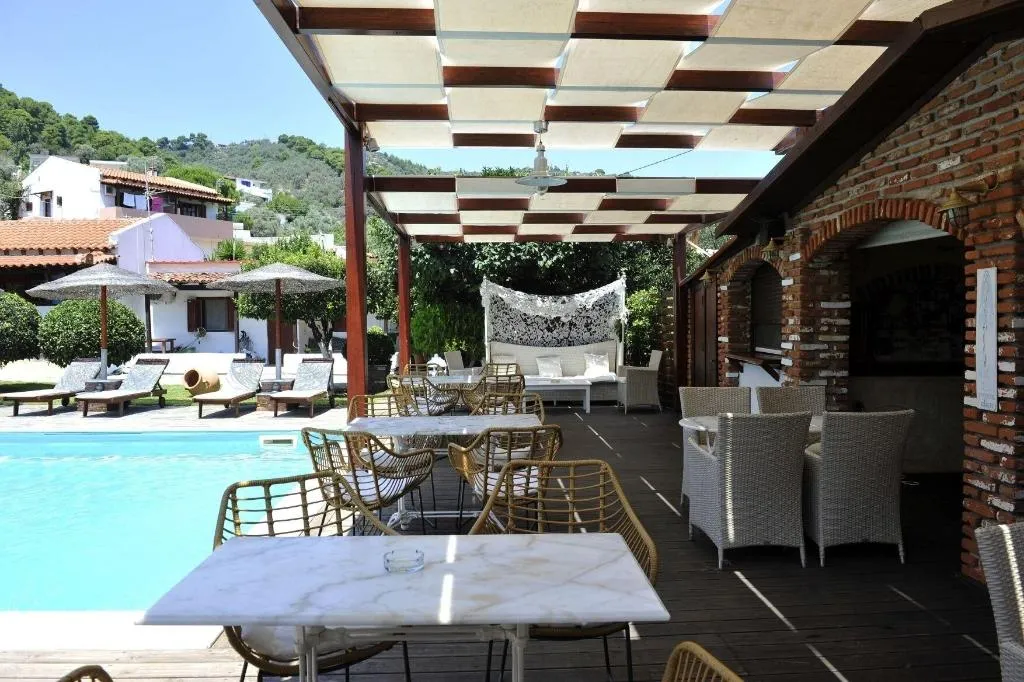 Sports and Entertainment, Yalis Studios, Skiathos