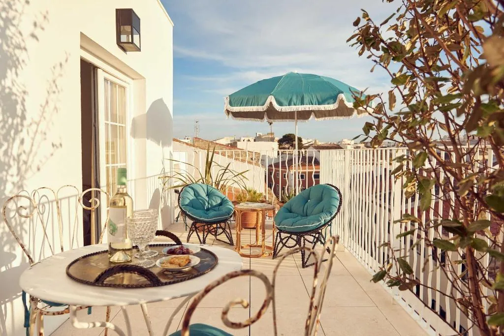 Room, Cristine Bedfor, Menorca
