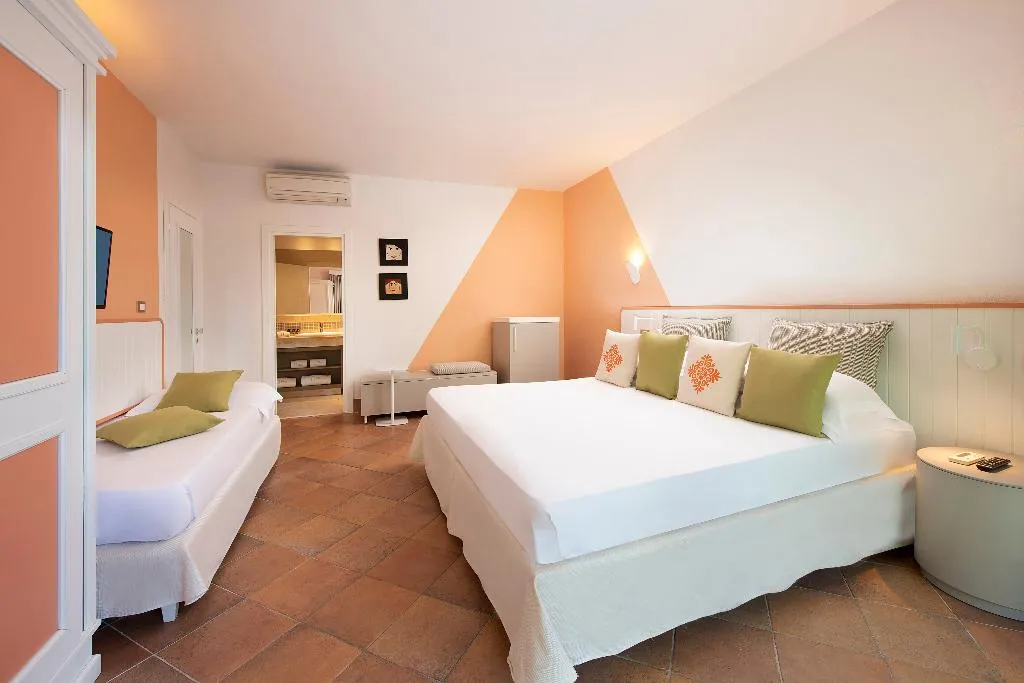 TRIPLE POOL VIEW Room, The Village Chia Laguna Sardinia, Cagliari