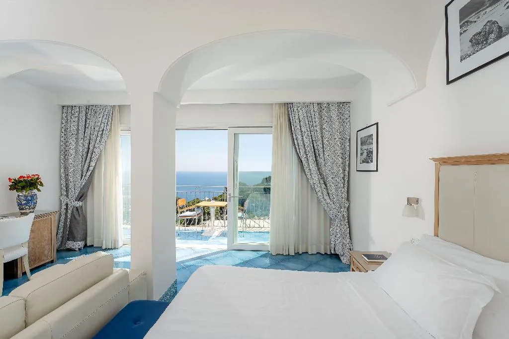Room DELUXE WITH TERRACE Room, La Floridiana, Naples