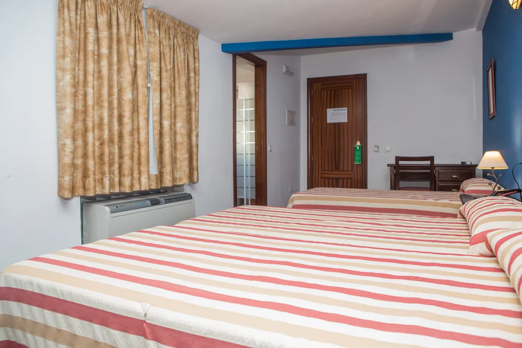 TRIPLE STANDARD Room, San Cayetano, Costa Del Sol