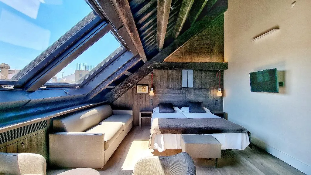 TRIPLE PENTHOUSE Room, Hotel Sant Agusti, Barcelona