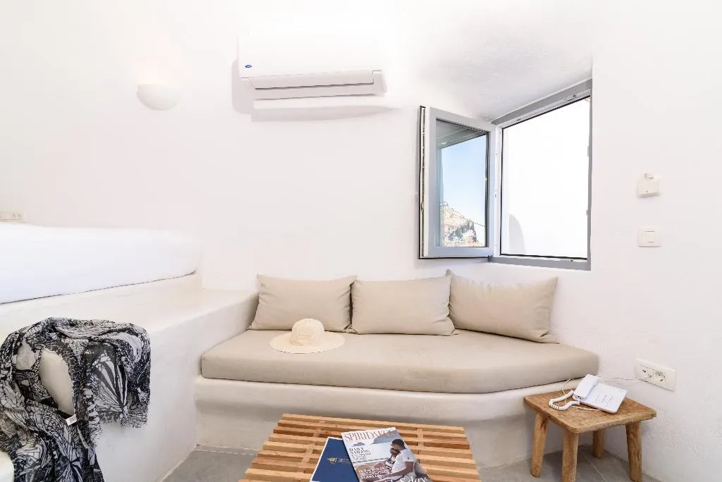 JUNIOR SUITE WITH VIEWS Room, On The Cliff, Santorini