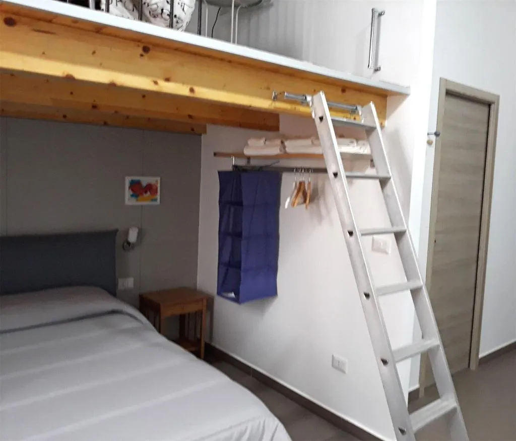 Room, B&B City Center, Naples