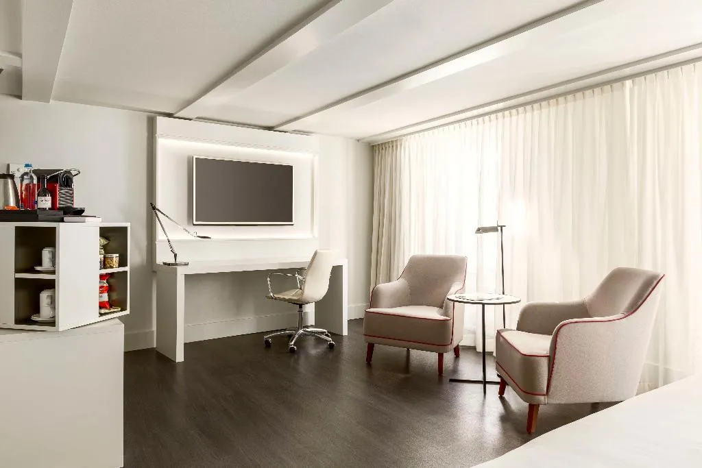 Double or Twin SUPERIOR KING BED Room, NH Collection Amsterdam Barbizon Palace, Amsterdam