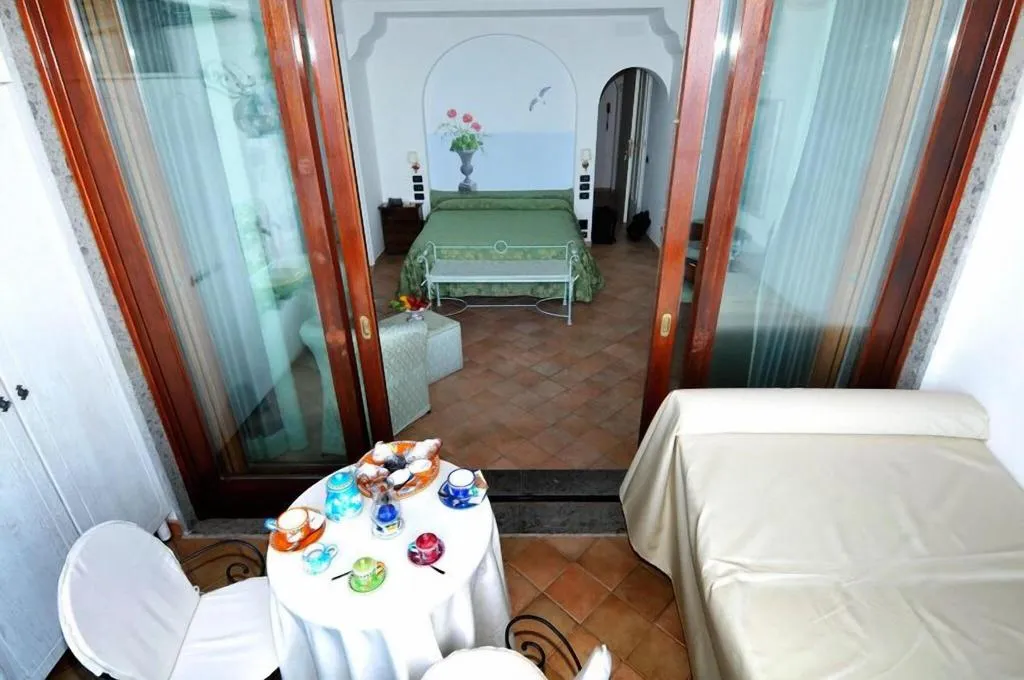 DOUBLE DELUXE SEA VIEW Room, La Conca Azzurra, Naples