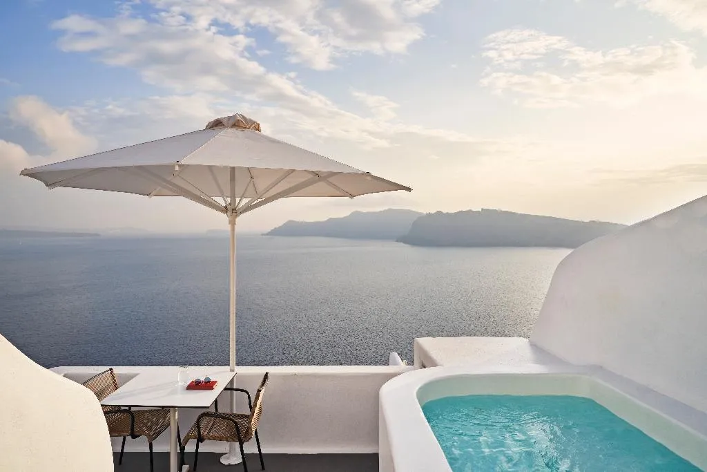 JUNIOR SUITE WITH JACUZZI Room, Katikies Santorini -Pelagos House, Santorini