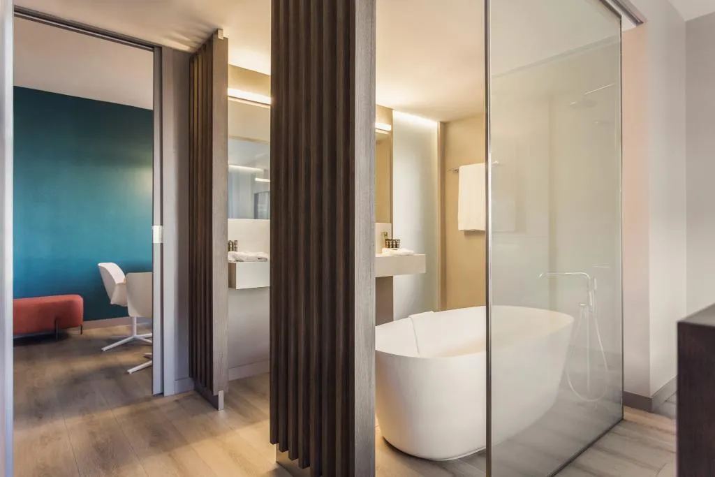 JUNIOR SUITE STANDARD Room, Novotel Madrid Feria and Airport, Madrid