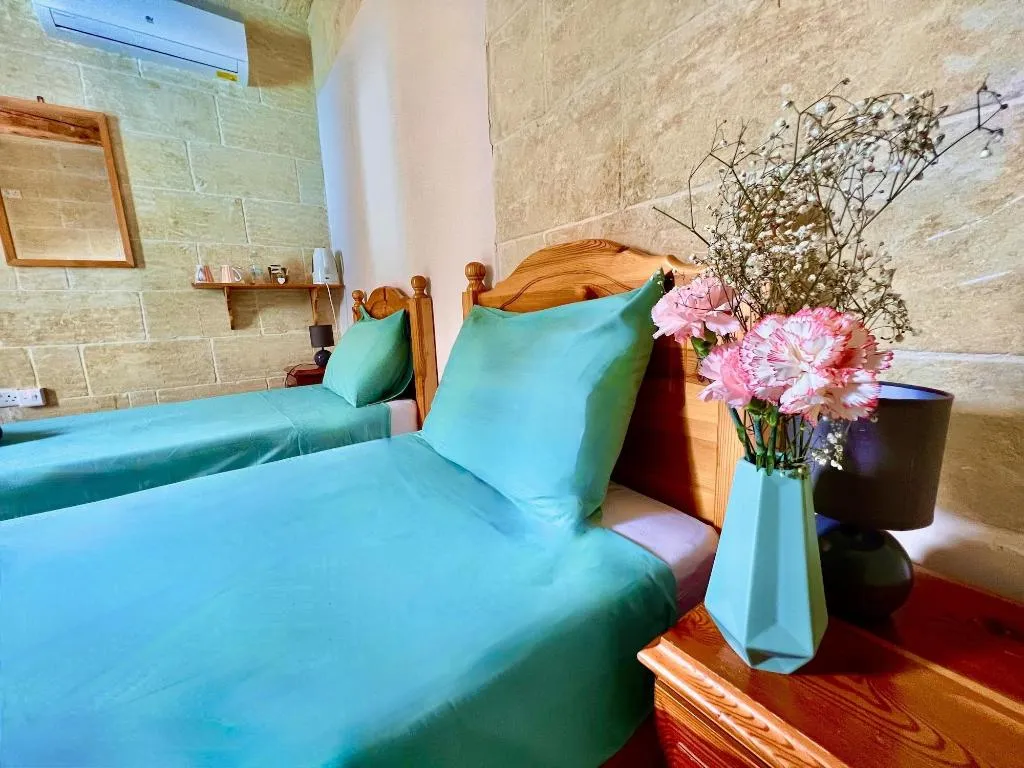 Room, Grotto's Paradise B&B, Gozo